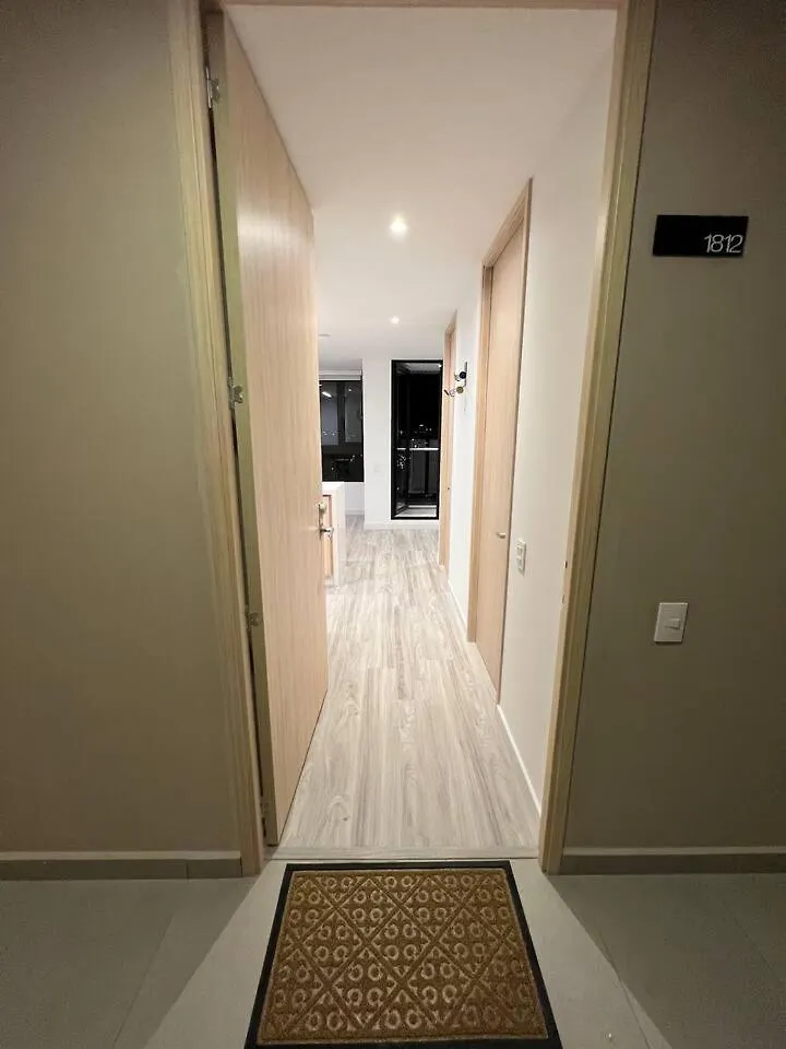 Luxury 1BR Apt with Queen Bed, Pool, City Views! Bogota 0*,