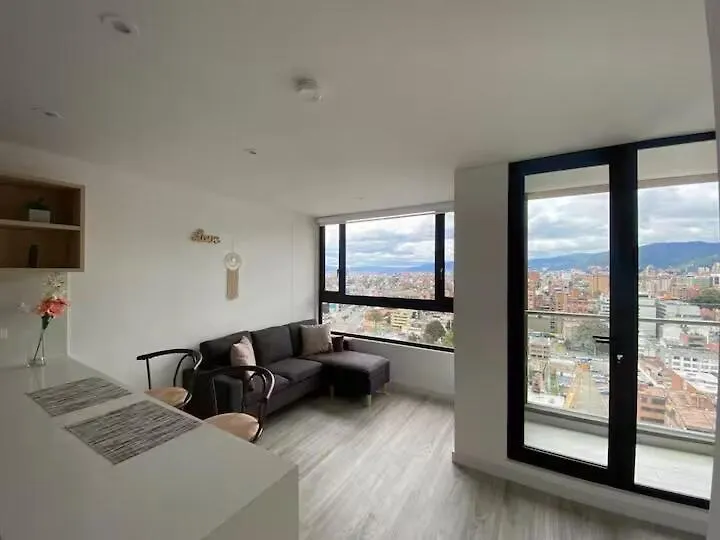 Luxury 1BR Apt with Queen Bed, Pool, City Views! Bogota 0*,